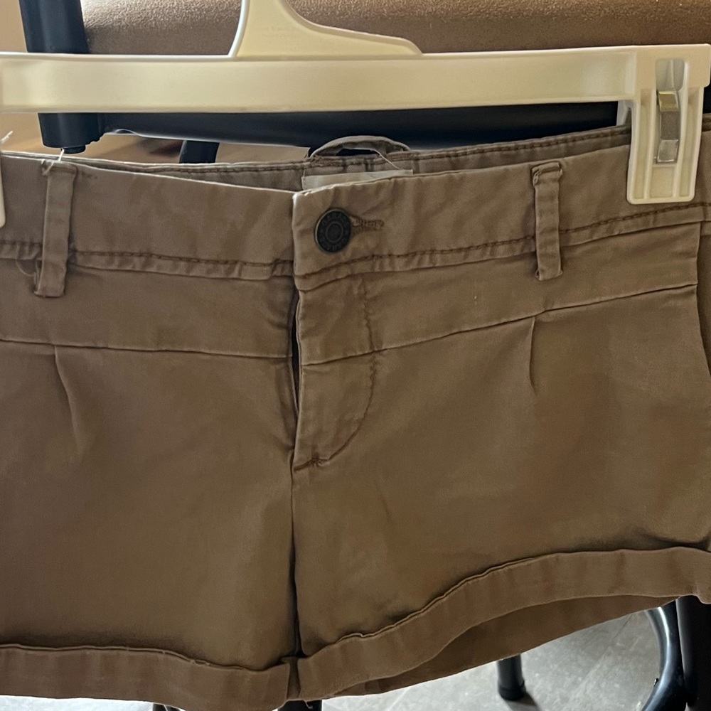 Garage size 3 shorts with pockets